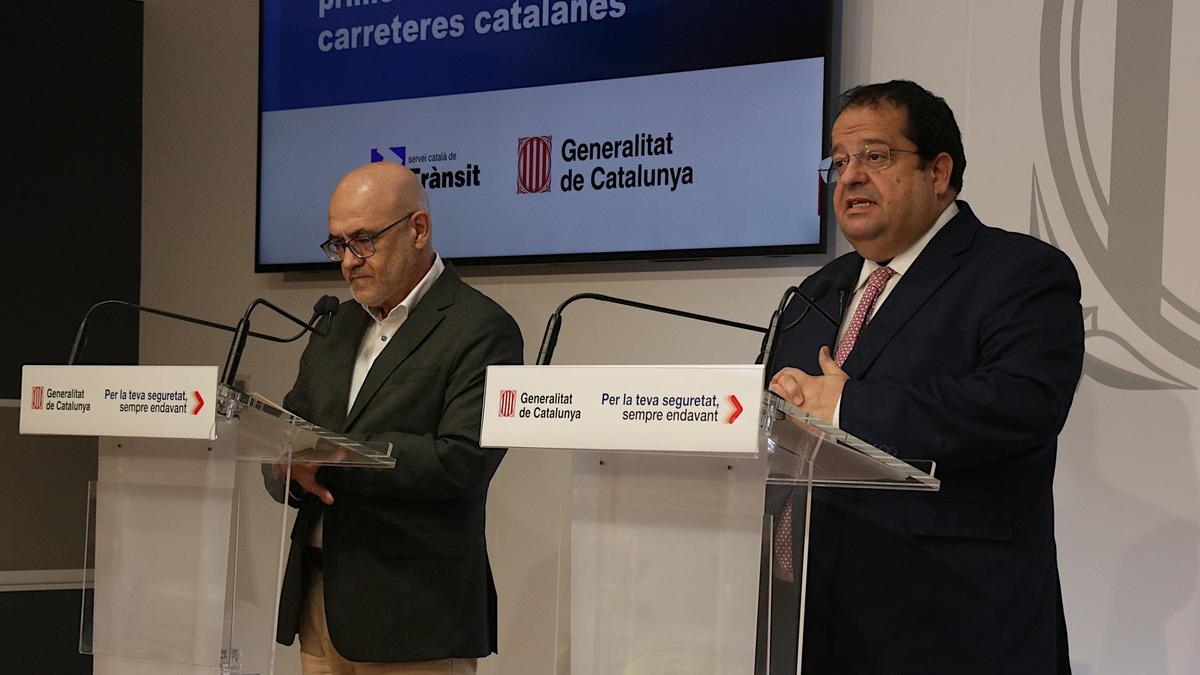 Joan Ignasi Elena, conseller d'Interior, i Ramon Lamiel, director del Servei Català de Trànsit (SCT), en la roda de premsa per fer balanç de la sinistralitat en els darrers sis mesos i presentar les mesures de cara a l'estiu