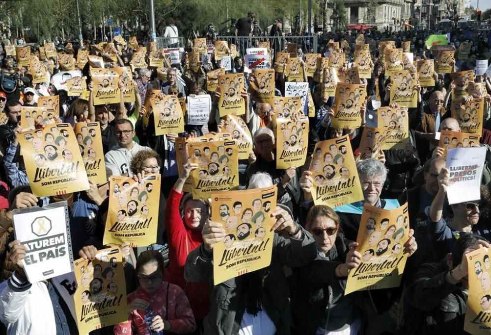 Encartellada arreu de Catalunya per demanar la llibertat dels presos