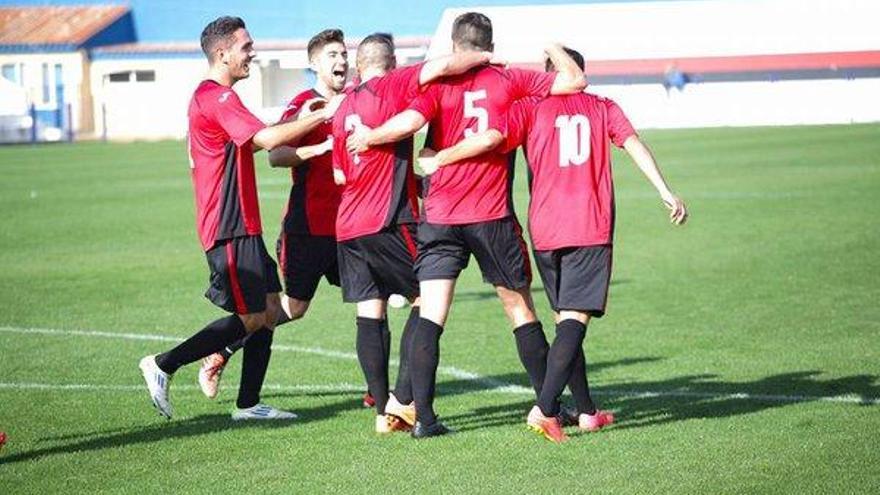 Foto de los jugadores del San Pedro, que lograron un 3-0 ante el Guadix