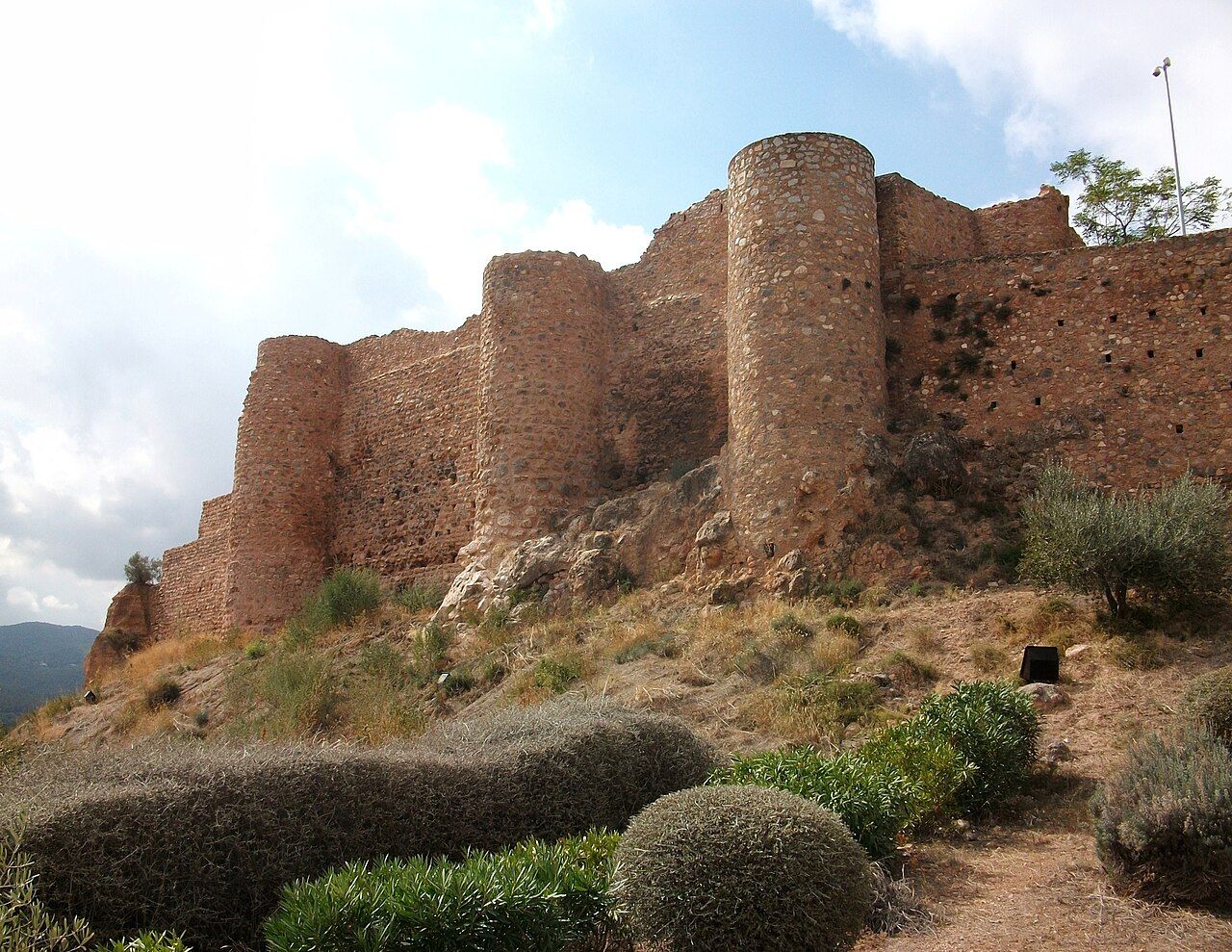 Torres exteriores del Castillo de Onda en Jaén