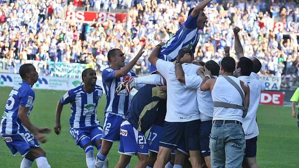 Hidalgo celebra uno de los goles que valieron el último ascenso a Primera antes del de este sábado en Almería.