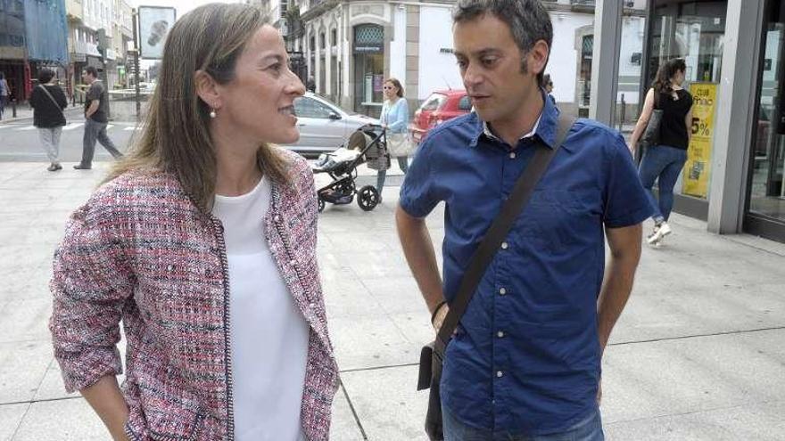 Ethel Vázquez y Xulio Ferreiro, en la plaza de Lugo, en 2015.