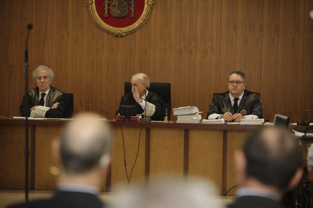 El tribunal, presidido por Antoni Terrasa.