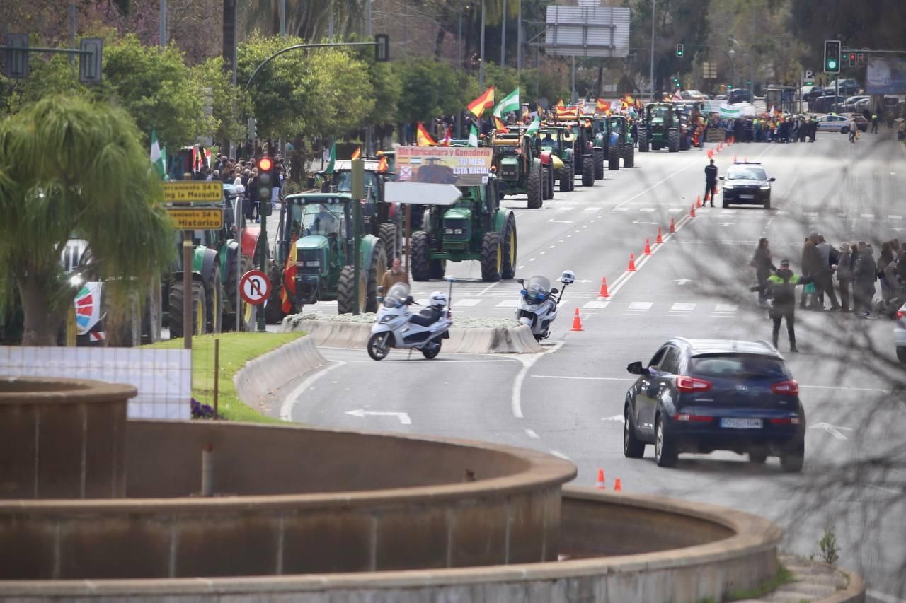 Una tractorada entra en la capital cordobesa para exigir mejoras en el campo