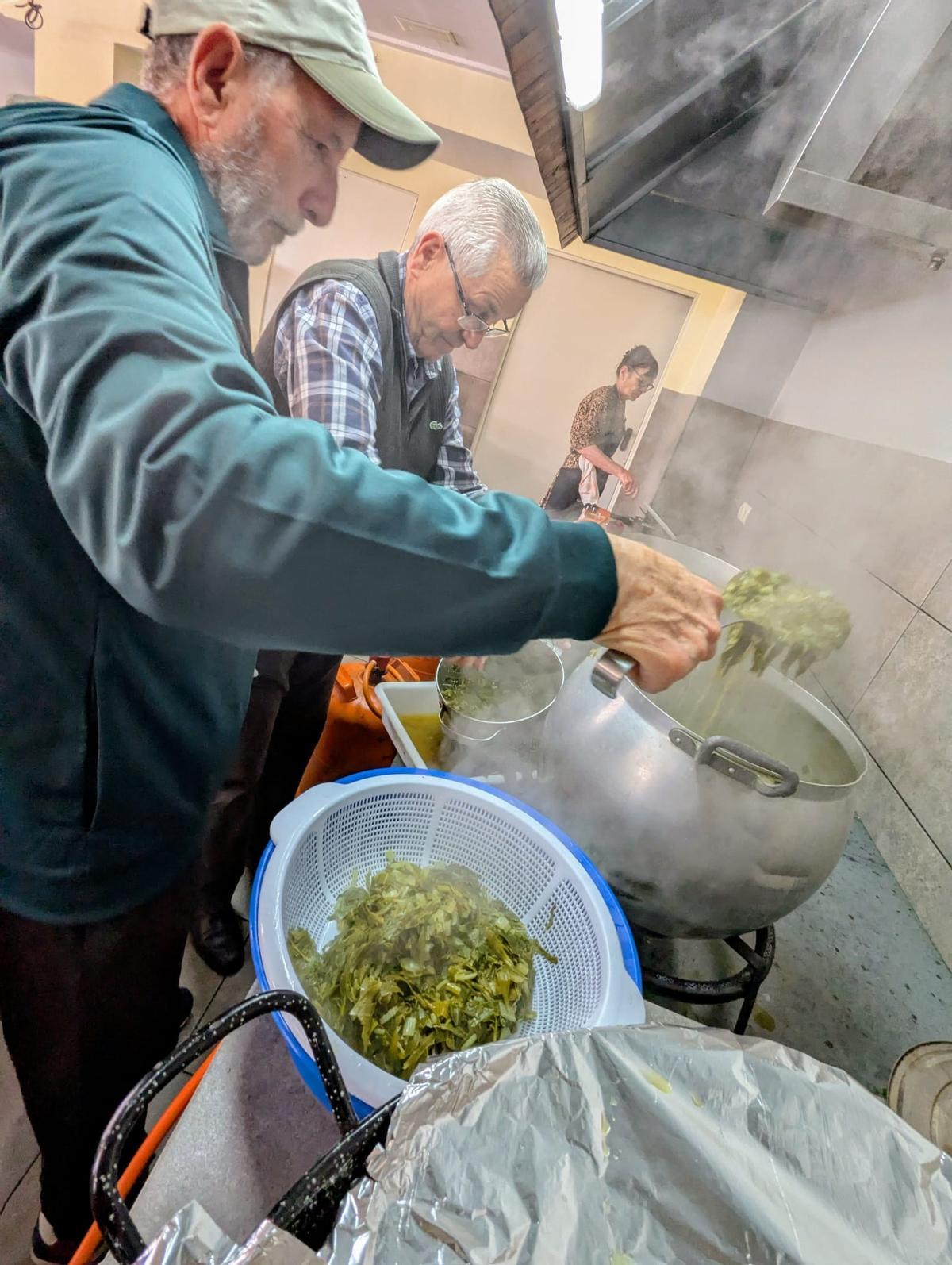 Galería: las imágenes del taller de cuinat organizado por la Asociación de Vecinos de Can Tomàs Galería: las imágenes del taller de cuinat organizado por la Asociación de Vecinos de Can Tomàs