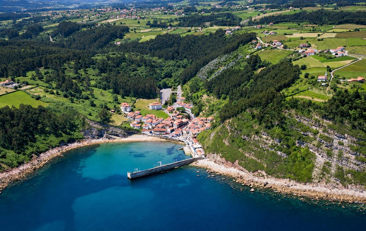 Vista aérea de Tazones.