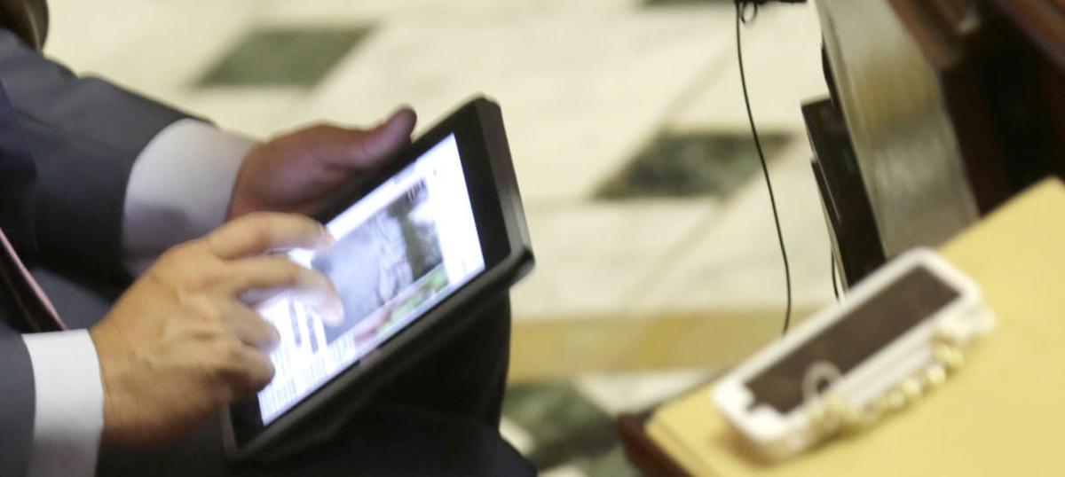El 'kit tecnológico' de iPad e iPhone del Congreso.