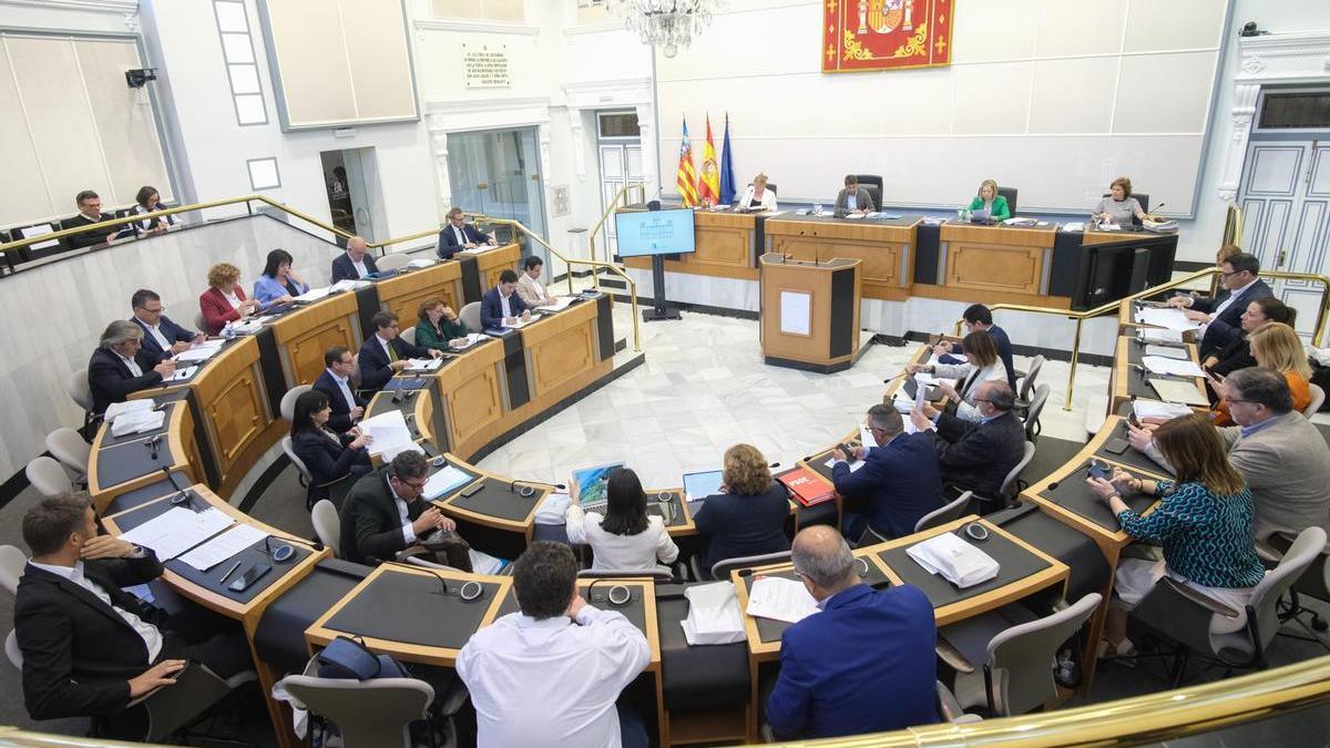 Uno de los últimos plenos celebrados por la Diputación antes del 28 de mayo.