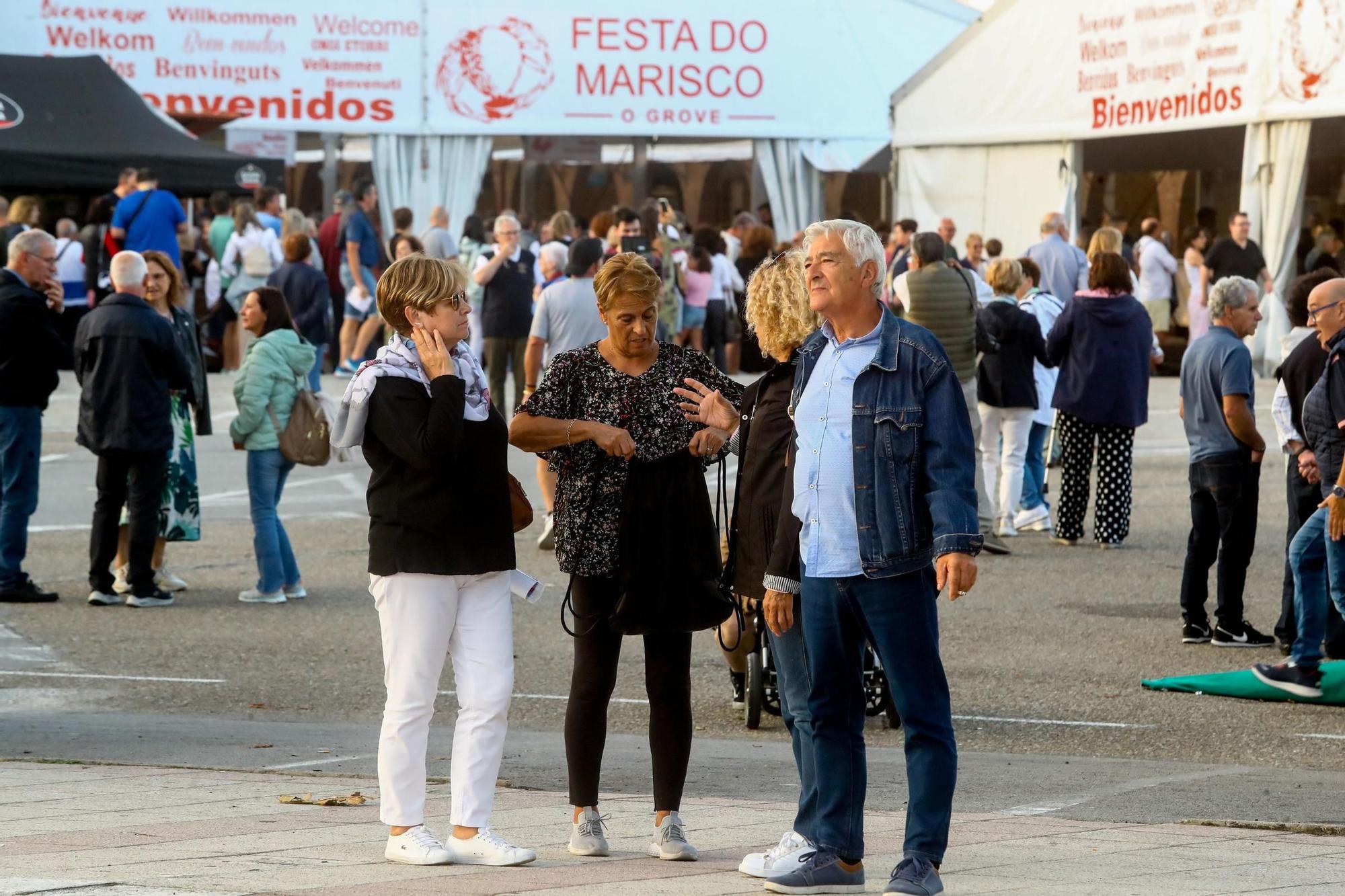 La jornada inaugural de la Festa do Marisco de O Grove.