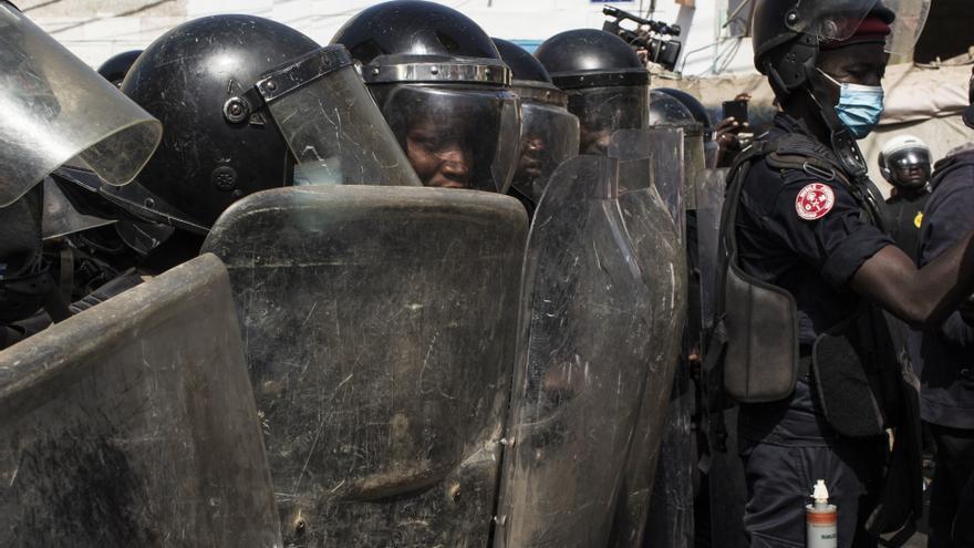 Imagen de archivo de la Policía de Senegal frente a una manifestación de la oposición en Dakar.