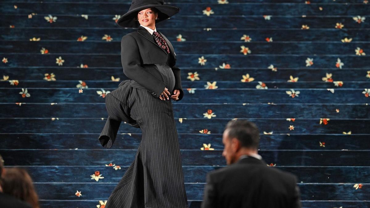 Rihanna desvela su tercer embarazo en la alfombra roja de la Gala Met