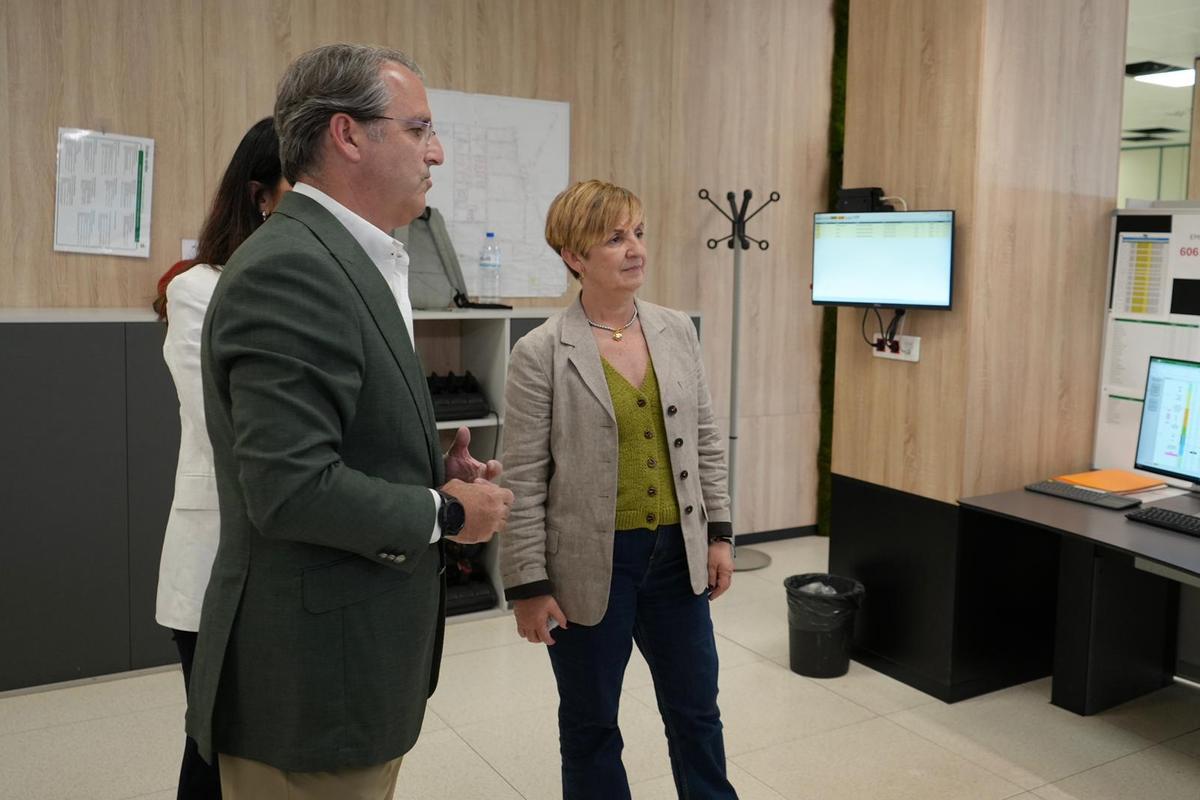 La consellera, durante su recorrido por las instalaciones.