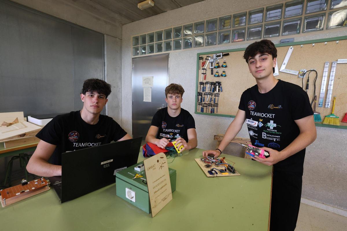 Aquí están todas las fotos de los minisatélites del instituto Balàfia Aquí están todas las fotos de los minisatélites del instituto Balàfia