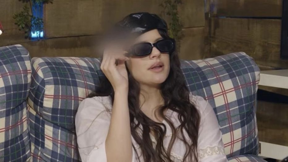 Rosalía fumando en el pódcast de 'Soy una pringada'