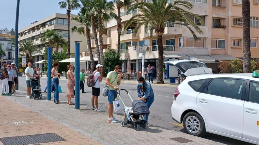 El Ayuntamiento de Ibiza inicia el proceso para instalar toldos en la parada de taxis del puerto