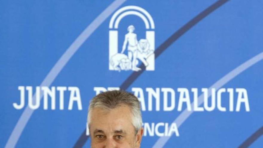 Novedad. El presidente de la Junta, José Antonio Griñán, tras la toma de posesión de ayer.