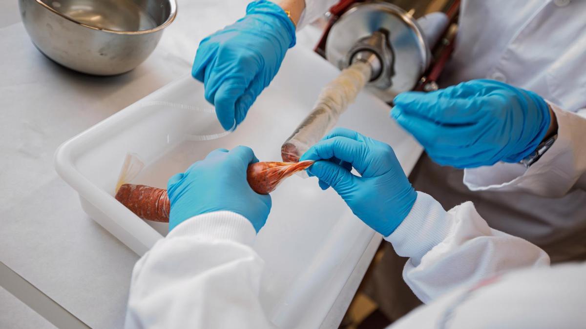 La Comunidad de Madrid estudia cómo obtener productos cárnicos más saludables a partir de fórmulas de aceite de oliva virgen extra.