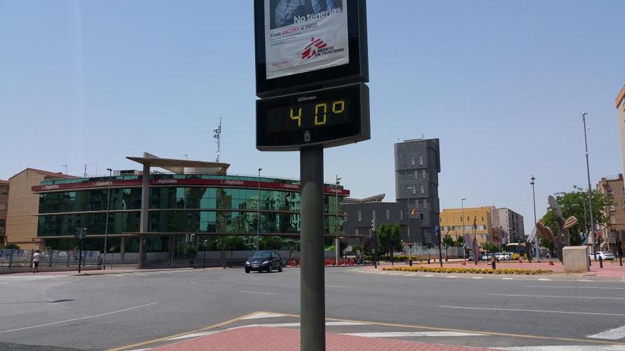 El termómetro de la Plaza Castilla tomaba hoy los 40º de temperatura