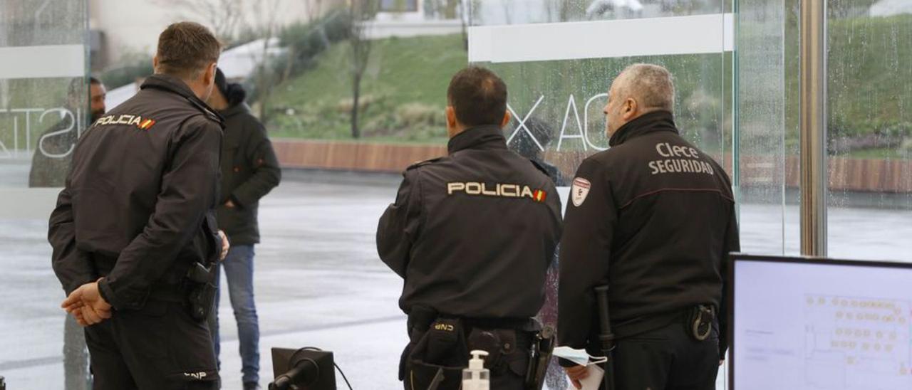 La Policía vigila ya la Ciudad de la Justicia al arrancar el traslado de  los juzgados penales - Faro de Vigo
