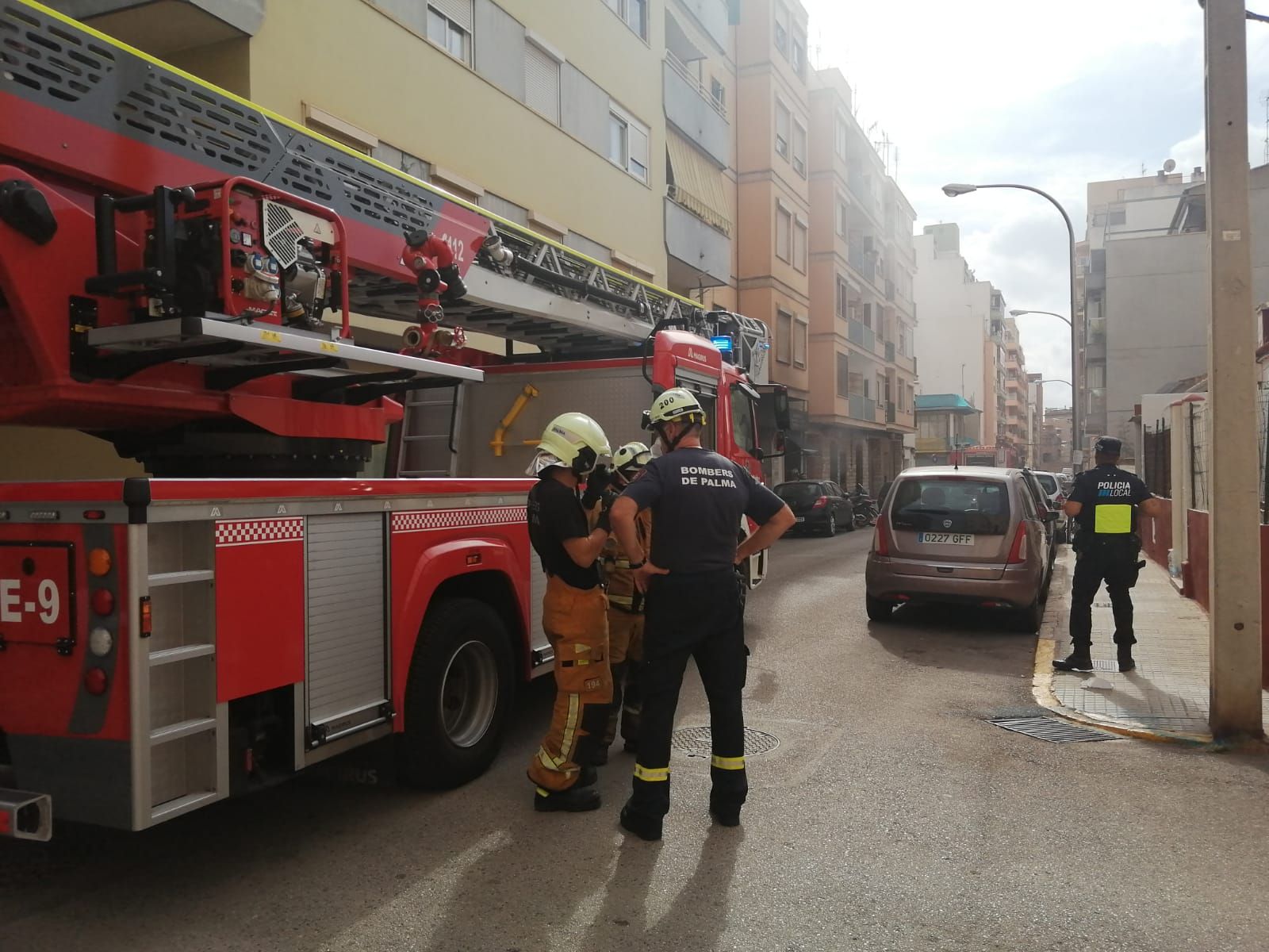 Un hombre herido en el incendio en un garaje en Palma