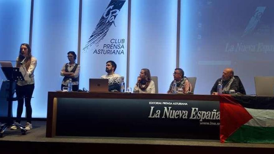 De izquierda a derecha, Sara G. R., Lucía Carracedo, Daniel Álvarez, Beatriz Coto, Javier Andrade y Carlos Robla.