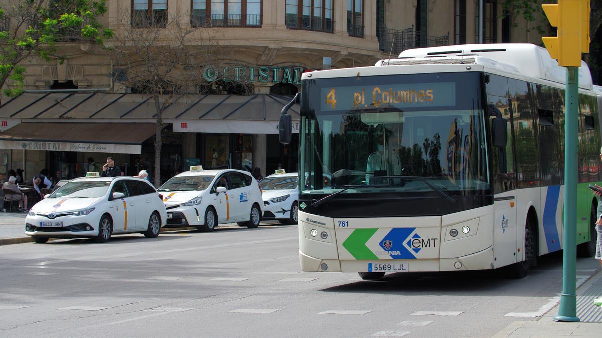 Inhaber der &quot;tarjeta ciudadana&quot; können seit 1. Januar 2023 alle EMT-Busse kostenlos nutzen.