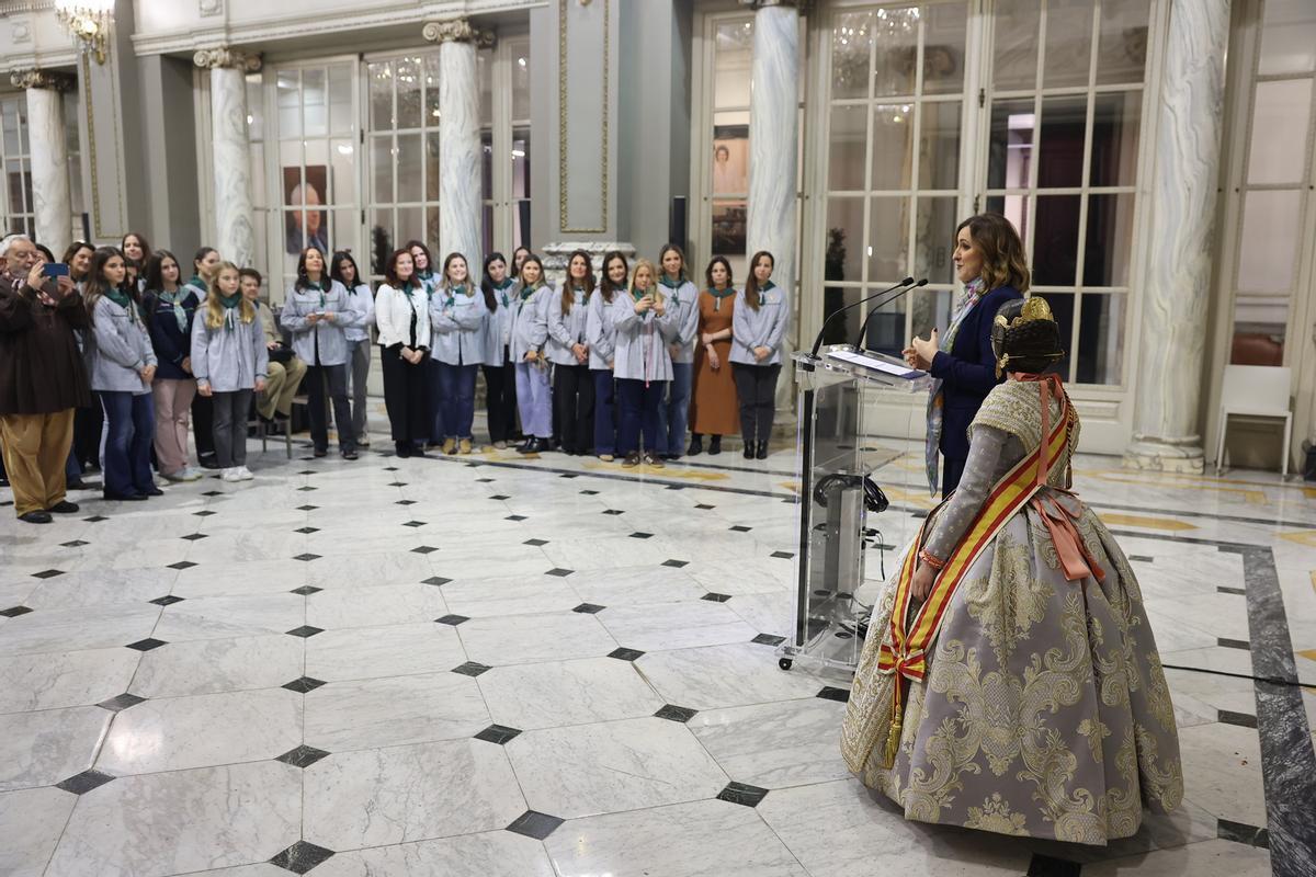 Catalá recibe a las Falleras Mayores Infantiles de Valéncia de la historia