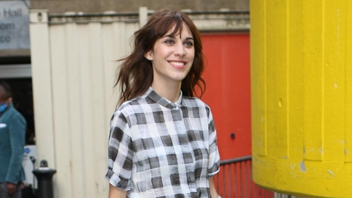 Prendas que le pedimos a  Alexa Chung; vestido camisero