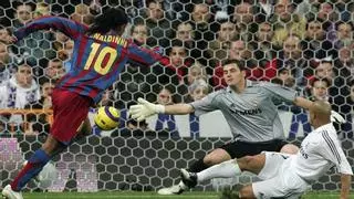 Cuando Ronaldinho rindió al Bernabéu y a Florentino: aplausos, un hombre desnudo y la chaqueta de Roncero