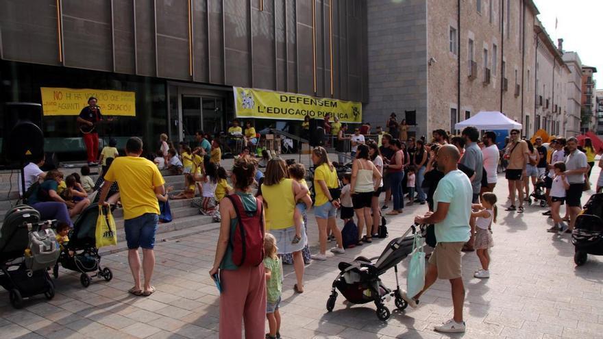 Més de 300 docents fan «les últimes colònies» a Girona contra el preacord d’Educació