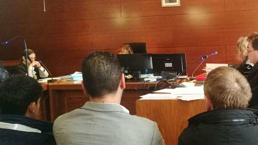 Tres de los cuatro acusados durante el juicio de ayer.