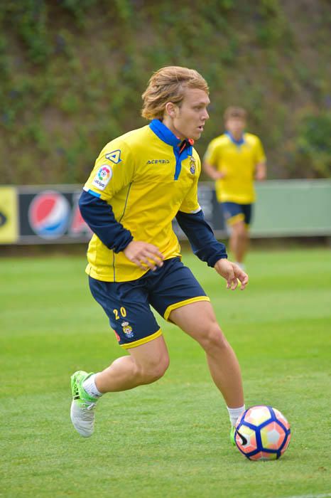 Entrenamiento de la UD Las Palmas, en Barranco ...