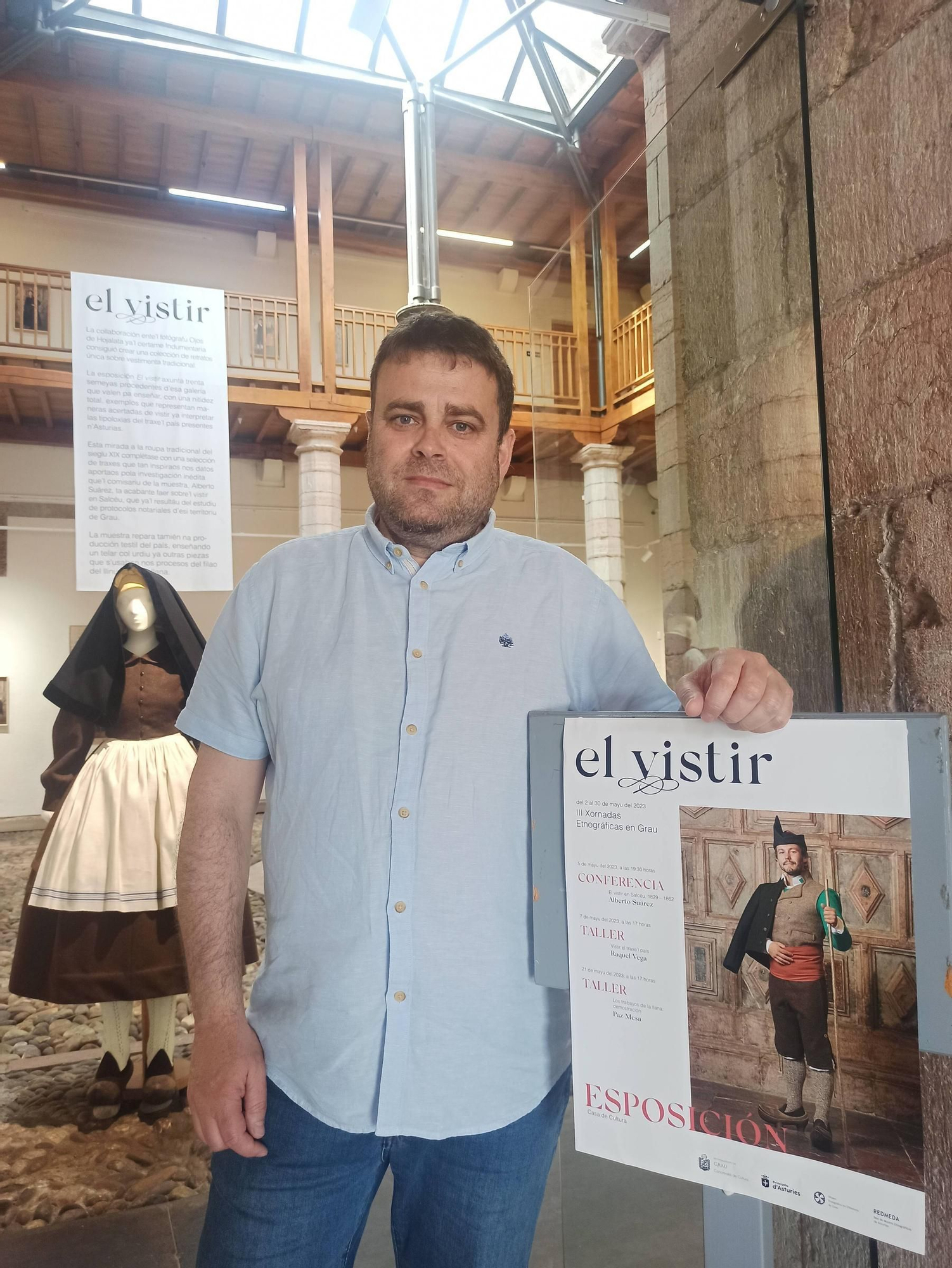 EN IMÁGENES | Así es la exposición "El vistir" sobre el traje tradicional asturiano