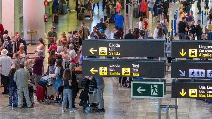 Los turistas británicos sostienen el crecimiento del aeropuerto de Alicante-Elche este invierno
