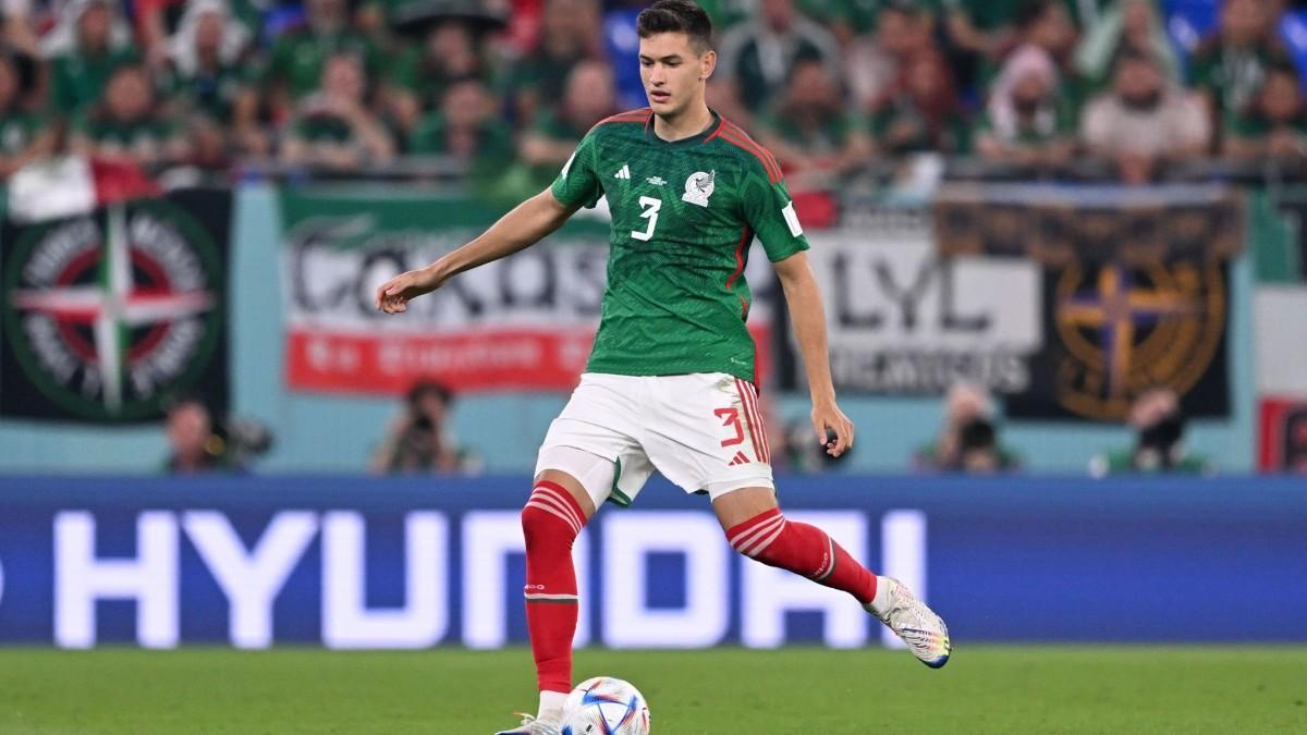 César Montes, con la selección de México