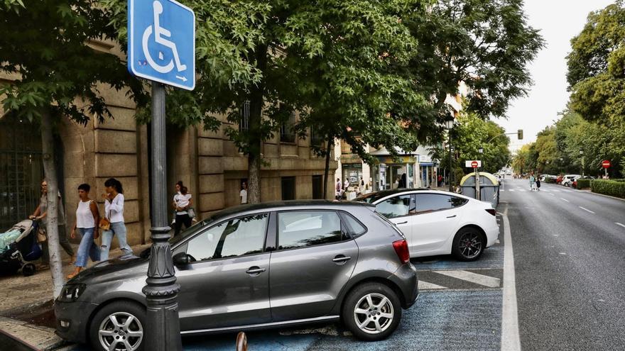 Las plazas de aparcamiento en Cáceres, sin control por la «falta de policías»