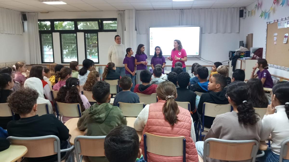 El CEIP Pintor Camarón ha recibido uno de los buzones del CLIA.