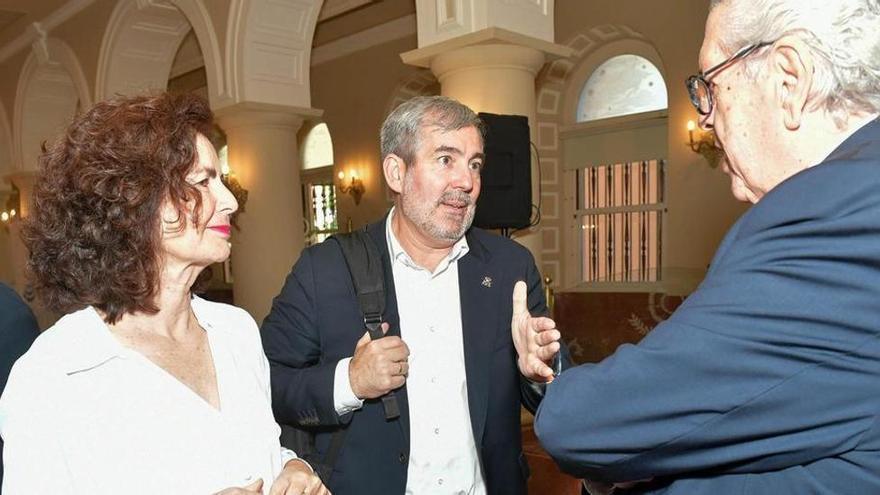 Clavijo se desmarca de la &quot;decisión personal&quot; de la consejera Asián de abandonar la negociación de la quita de la deuda