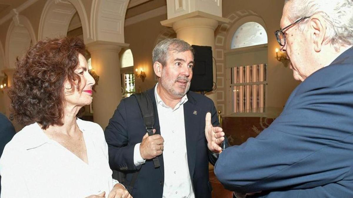 El presidente Fernando Clavijo y la consejera Matilde Asián en una imagen de archivo.