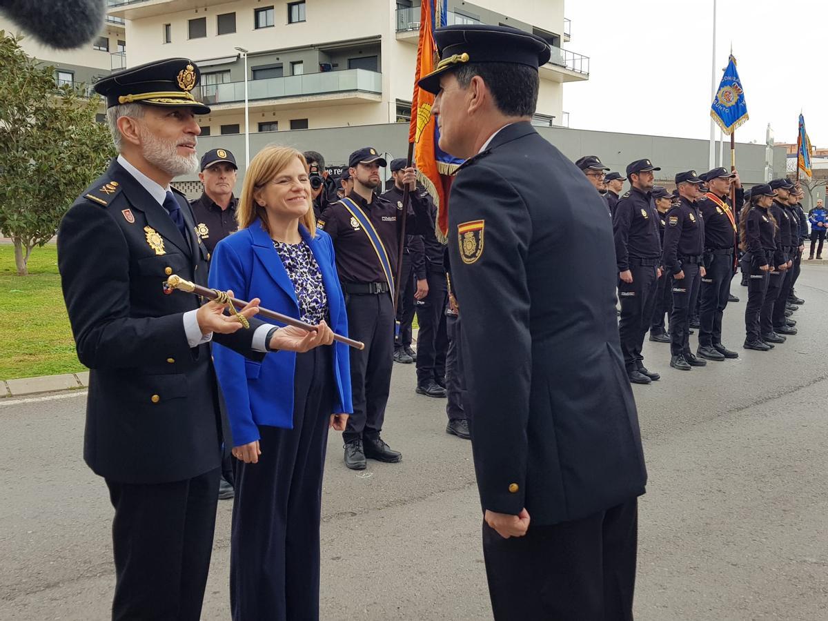 Entrega del Bastón de Mando al jefe superior de Policía.
