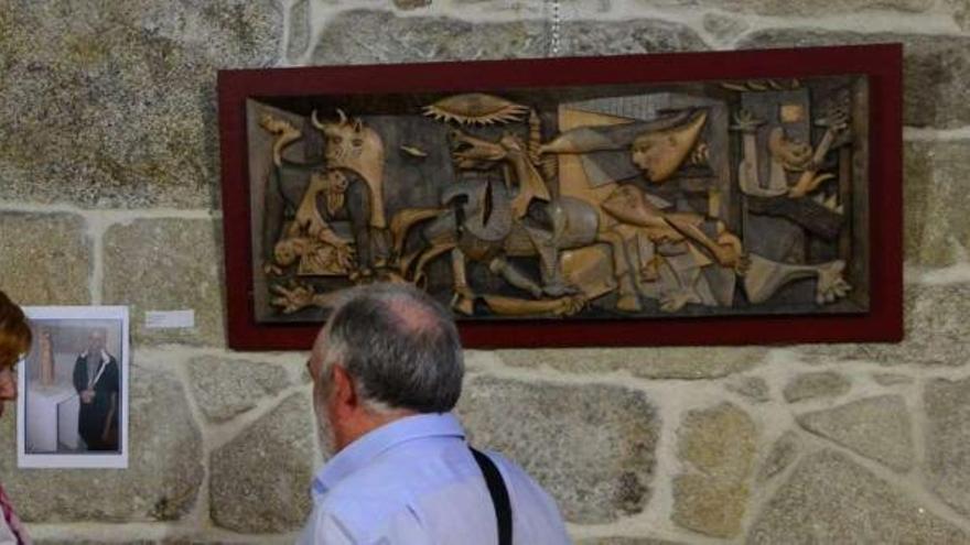 La Capela do Hospital ofrece una réplica  del Guernica en una exposición de talla