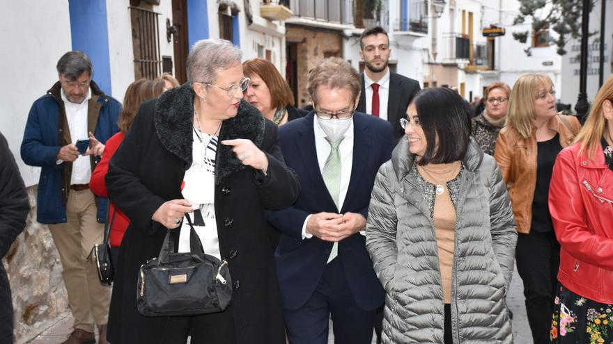 Sanidad condecora a la doctora Mª Amparo Máñez Martí