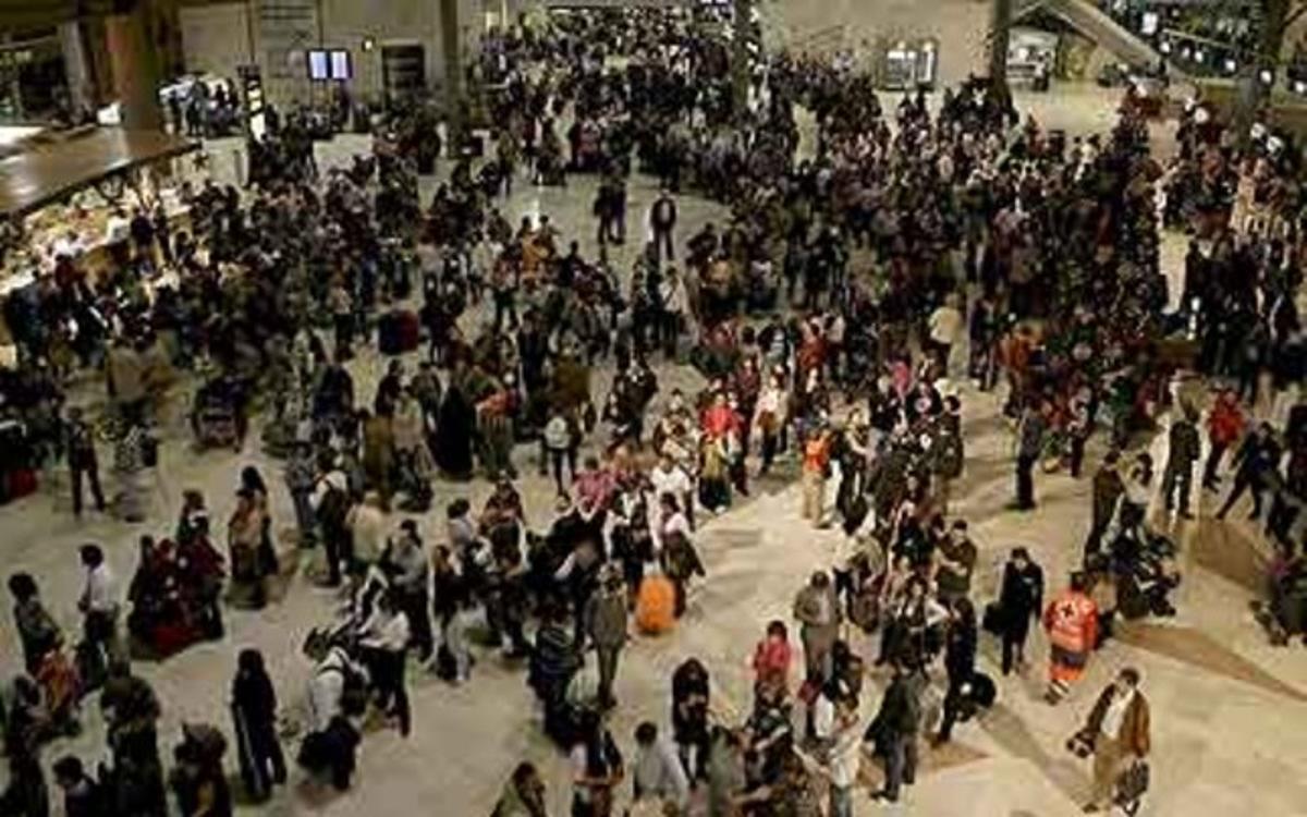 Cues a l’aeroport de Los Rodeos de Tenerife. Cues a l’aeroport de Los Rodeos de Tenerife.