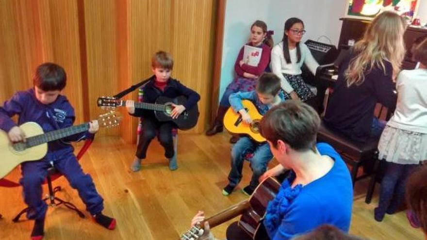 Pòrtol le canta a Dylan, Chaplin y Lax&#039;n&#039;Busto