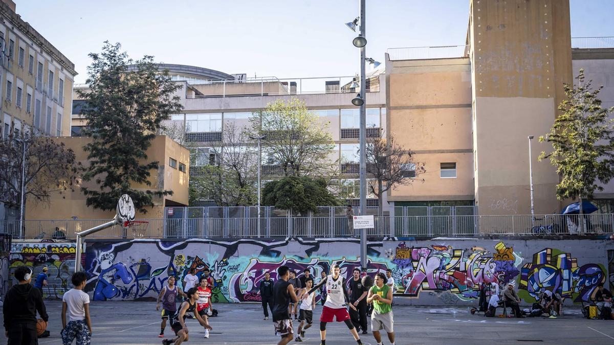 Plaza dels Àngels con las obras del MACBA ya iniciadas