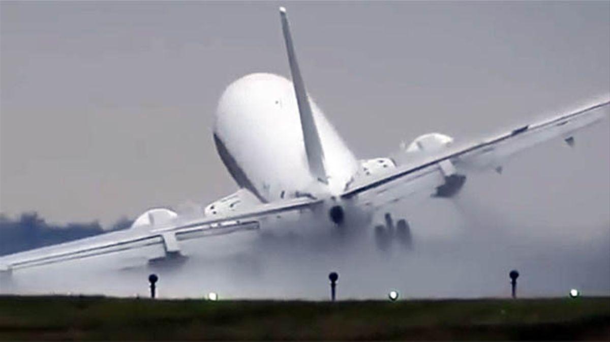 L’espectacular retransmissió d’avions aterrant a Heathrow enmig de la tempesta ‘Eunice’