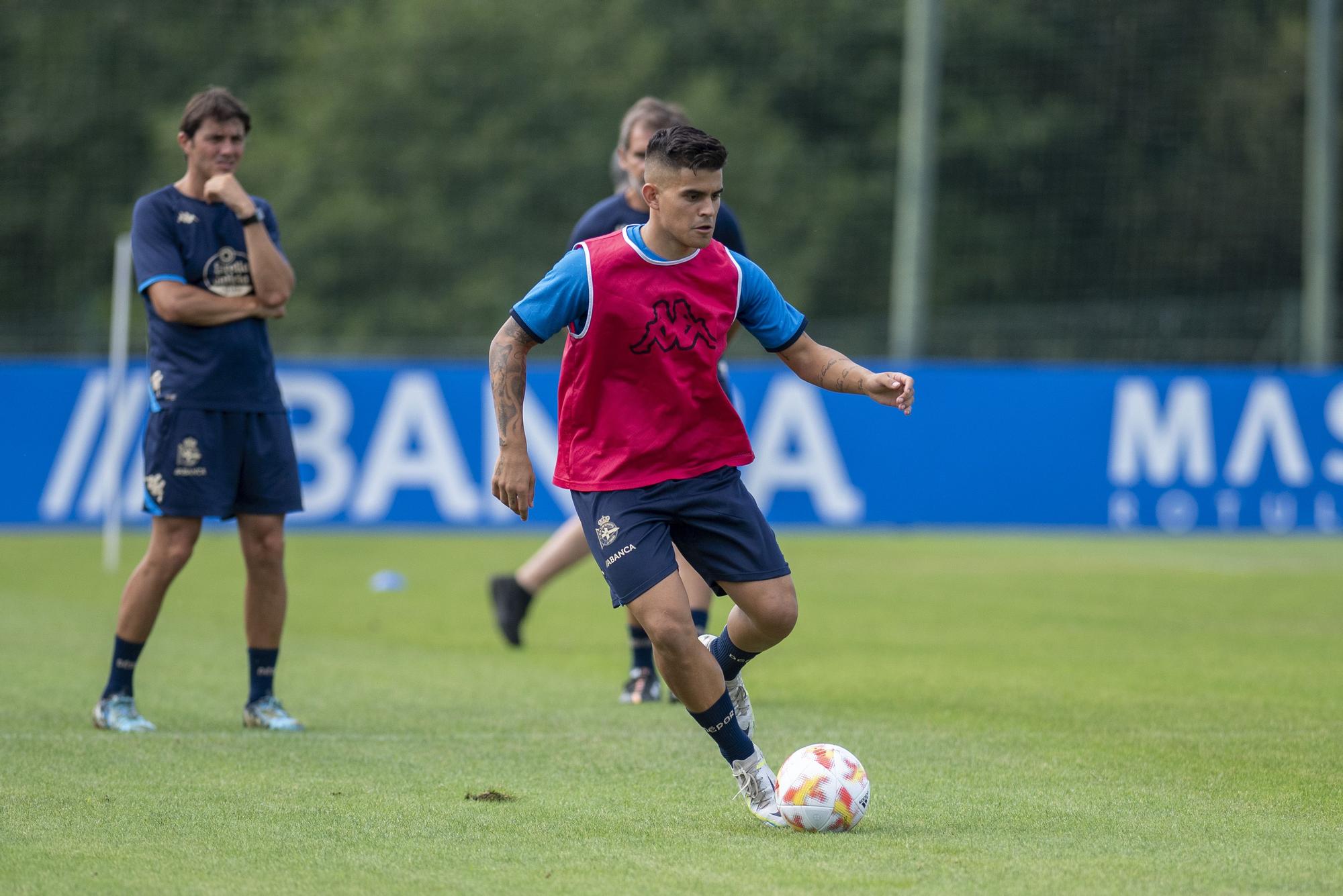 Kuki Zalazar ya se entrena con sus nuevos compañeros del Deportivo