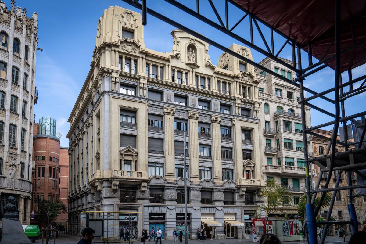 Bacelona 09/04/25 Barcelona. Imágenes de las obras en Via Laietana, Porta del Palau. Es el local que hace esquina con Via Laietana, la calle Ramon y la calle Palau de la Música. La dirección exacta es Via Laietana 54. AUTOR: MANU MITRU