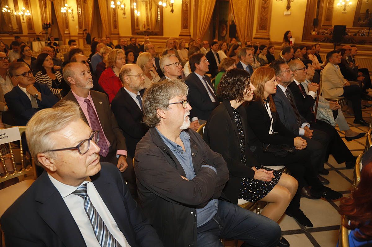 Presentación del libro del 50 aniversario de la Faculta de Filosofía y Letras