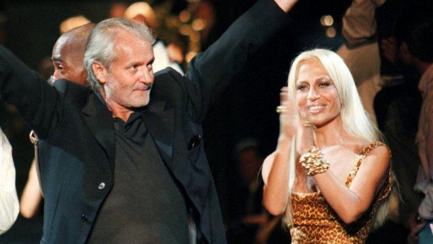 Gianni y Donatella Versace.